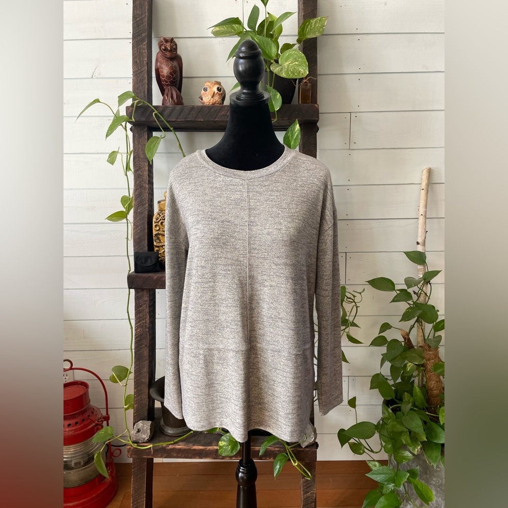 Liz Claiborne: Silver and Gold Blouse (20” pit to pit)